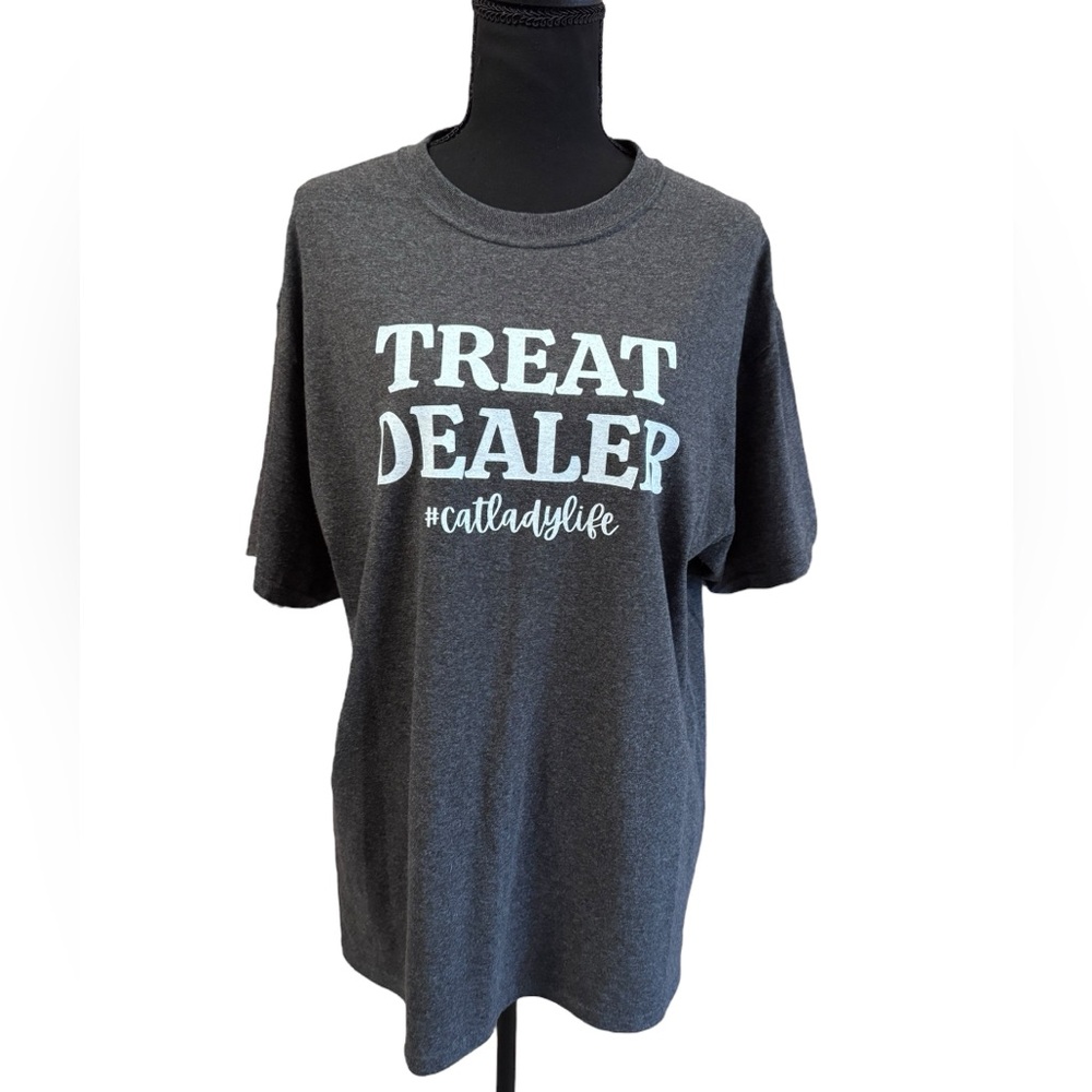 Cat Lady Box charcoal gray Treat Dealer t-shirt size L NWOT Port & Company